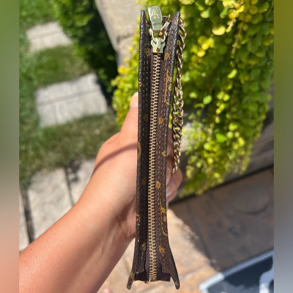 Louis Vuitton monogram mini pouch🌙 - Picture 5 of 11